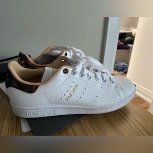 Adidas Stan Smith Sneaker - US 8 - only worn a couple of times